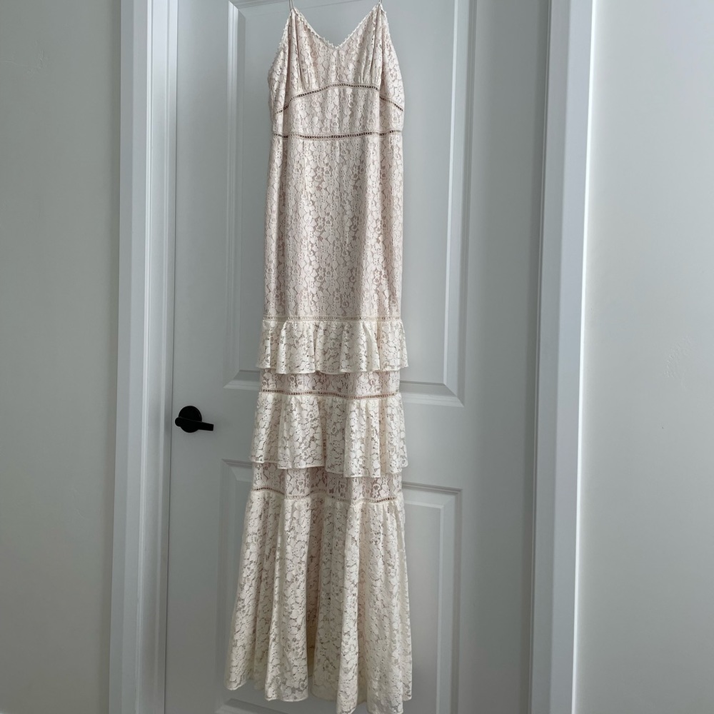 Long Lace Vneck W Tiered Skirt Wedding Dress